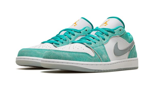 Air Jordan 1 Low SE "New Emerald" - Image 2