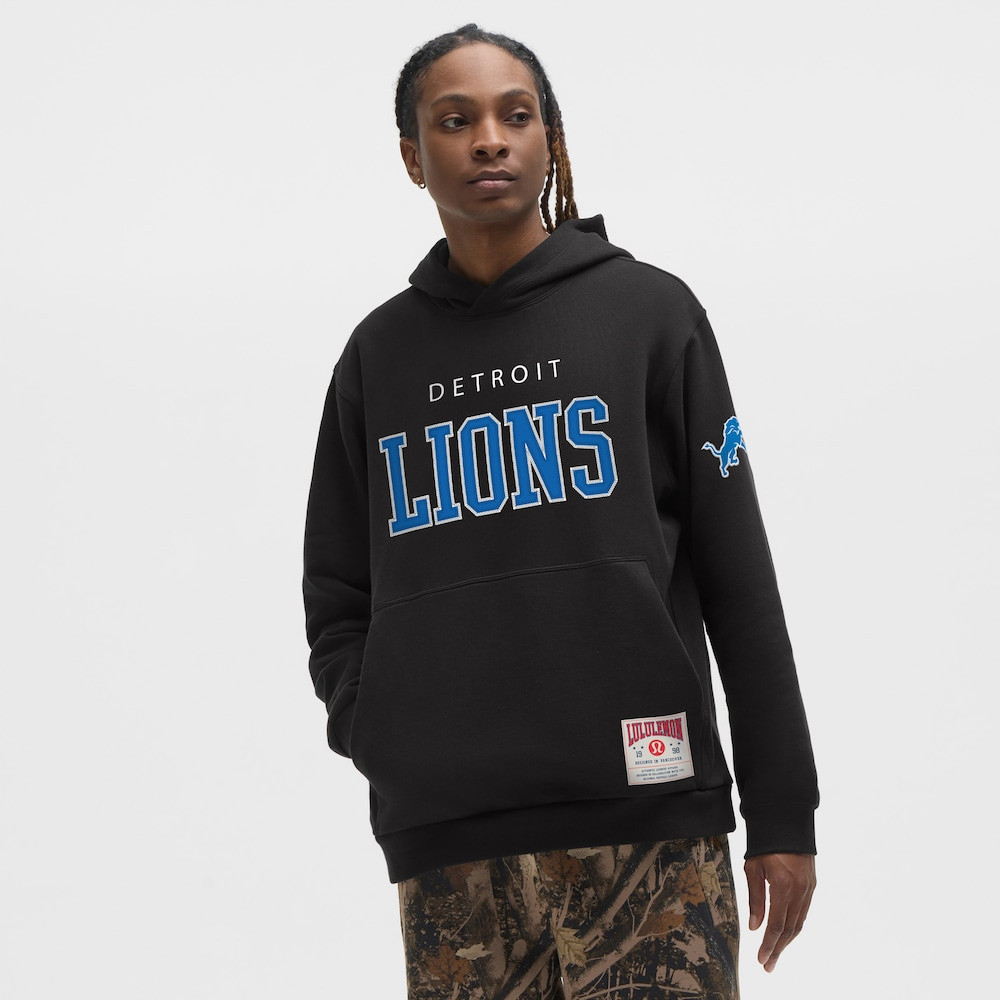 Detroit Lions Merch - Men's Steady State Pullover Hoodie, Black - lululemon - Presents For Football Lovers