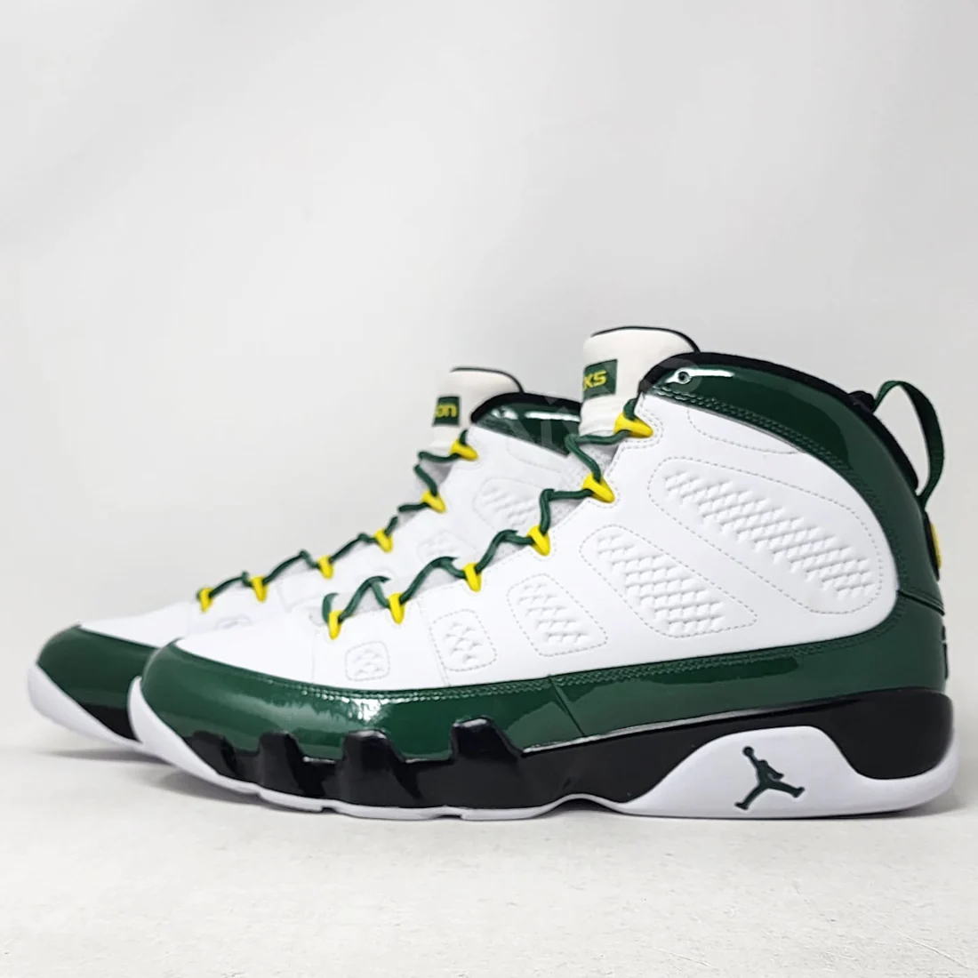 Men's Nike Air Jordan 9 Oregon Ducks Shoes - Image 2
