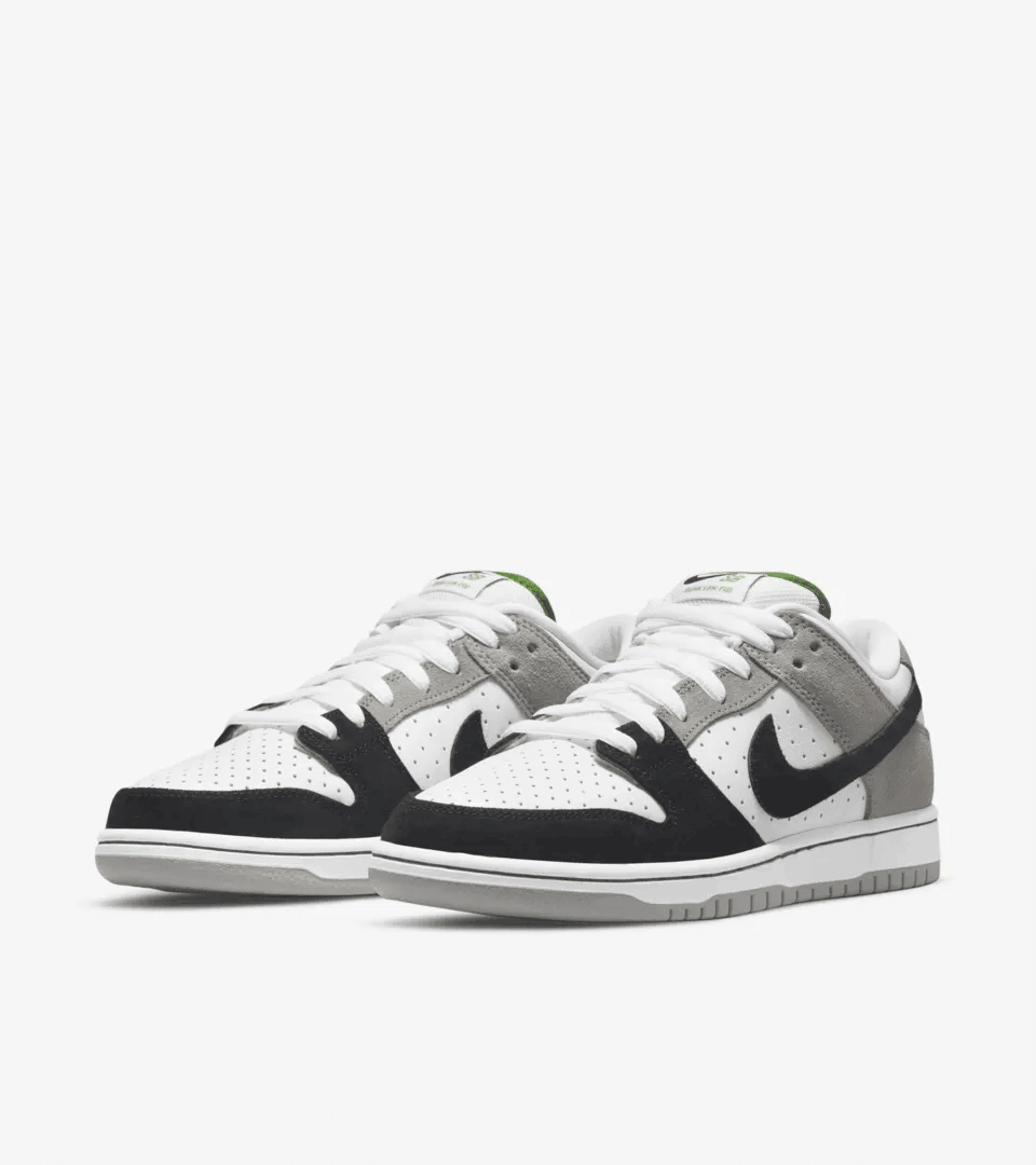 Men's SB Dunk Low Cholorophyll Shoes - Image 2