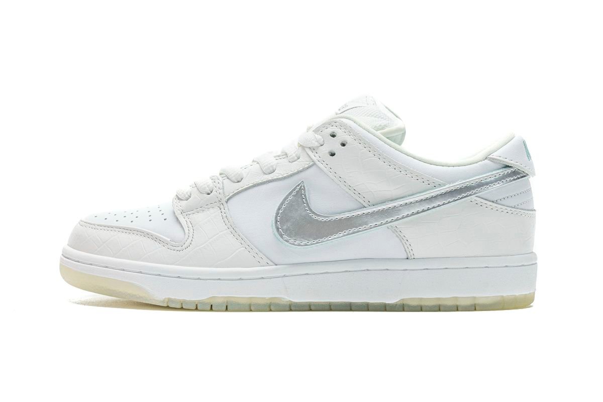 Men's SB Dunk Low Pro OG QS Diamond Supply White Shoes