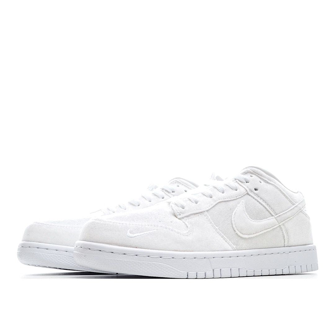 Men's SB Dunk Low x DSM White Shoes - Image 2