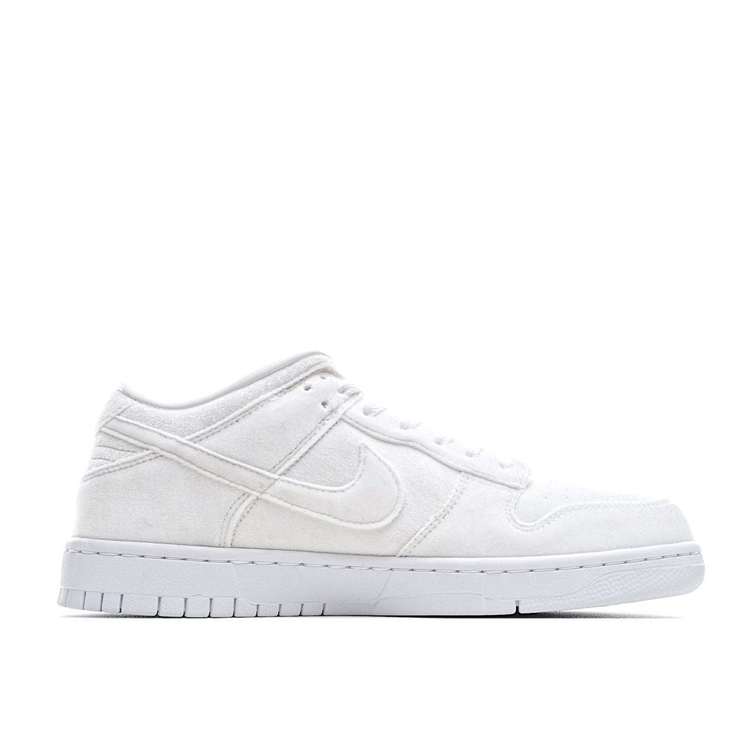 Men's SB Dunk Low x DSM White Shoes