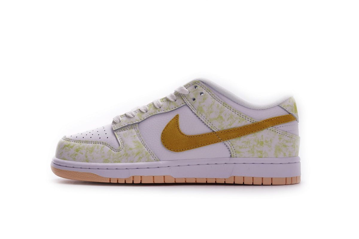 Men's SB Dunk Low Yellow Strike Shoes