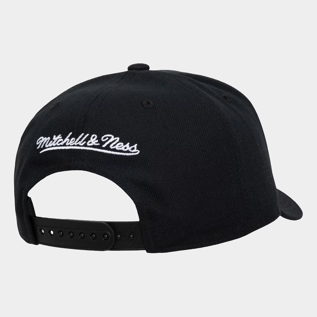 Mitchell And Ness NY Knicks Champions Merch 2026 New York Knicks Black Basic Embroidered Hat - Image 2