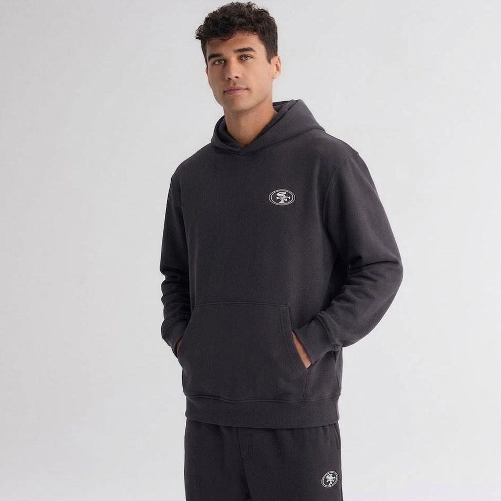 San Francisco 49ers Merch - Men's Fanatics Clutch Hoodie, Charcoal - Football Gifts For Him